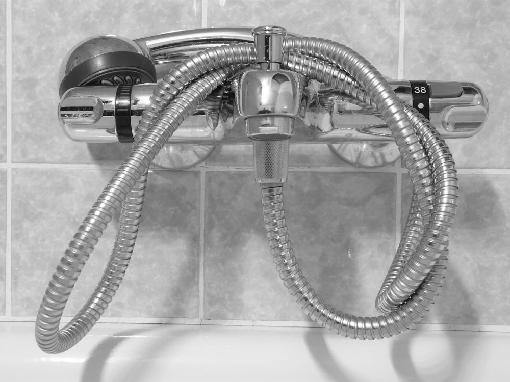 Takdusj  komfort, design og smarte valg på badet
